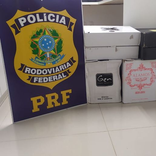 Vinho importado irregularmente é apreendido pela PRF na BR 163 em Guaraciaba