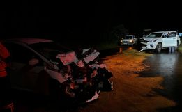 Colisão frontal deixa duas pessoas feridas na SC 496, em Belmonte