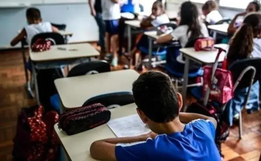 Taxa de abandono escolar dobra e aprovação cai em SC em 2021, mostra Inep