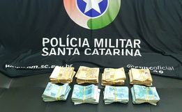 Jovem é preso com R$ 40 mil em espécie sem origem comprovada
