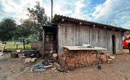 Incêndio em depósito no interior é controlado por populares em SMOeste