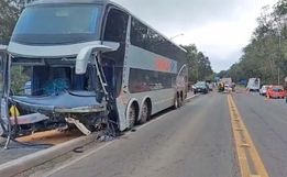 Acidente envolvendo ônibus de SMOeste deixa um morto e outro gravemente ferido