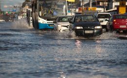Ciclone deixa SC em alerta máximo para alagamentos e deslizamentos