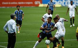 Grêmio arranca empate no fim com o Atlético-MG e fica longe da briga pelo título brasileiro