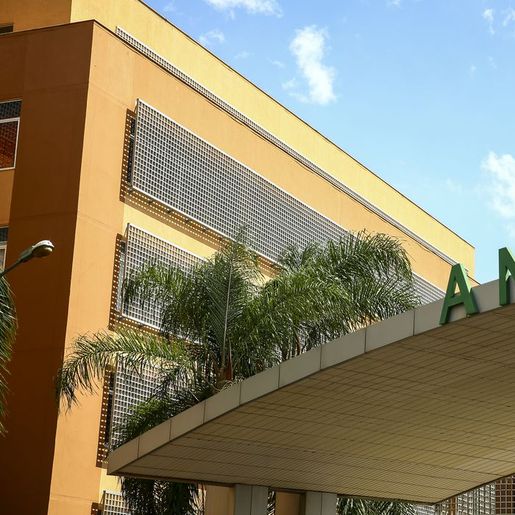 Anvisa proíbe fabricação de sete produtos para cabelos