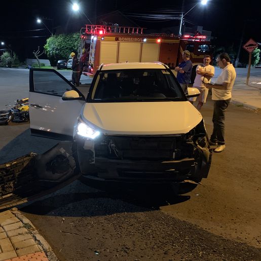 Entregador de pizza fica ferido após colisão em carro em SMOeste