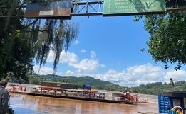 Retomada travessia da balsa no Rio Uruguai em Itapiranga
