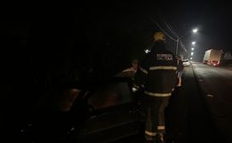 Condutor embriagado bate em poste e tem veículo recolhido em SMOeste 