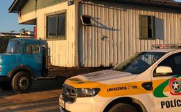 Polícia Militar Rodoviária alerta sobre regras para transporte de casas nas rodovias estaduais