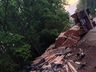 Carreta tomba na BR-282 em Cordilheira Alta e motorista fica ferido