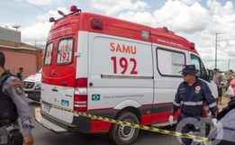 Rapaz ingere corote de pinga, come 8 mangas e morre na rua