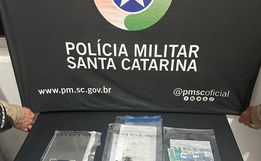 Homem é preso por tráfico de drogas em São Miguel do Oeste após tentar esconder cocaína na fossa