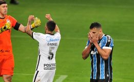 VÍDEO: Diego Souza perde pênalti e Grêmio empata com o Corinthians