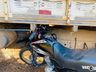 Jovem sofre ferimentos em colisão lateral de moto e caminhão
