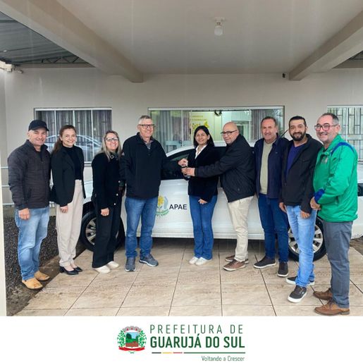 APAE de Guarujá do Sul recebe veículo e investimento em energia solar 