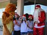 Campanha “Um presente de Natal” reúne crianças para entrega de presentes