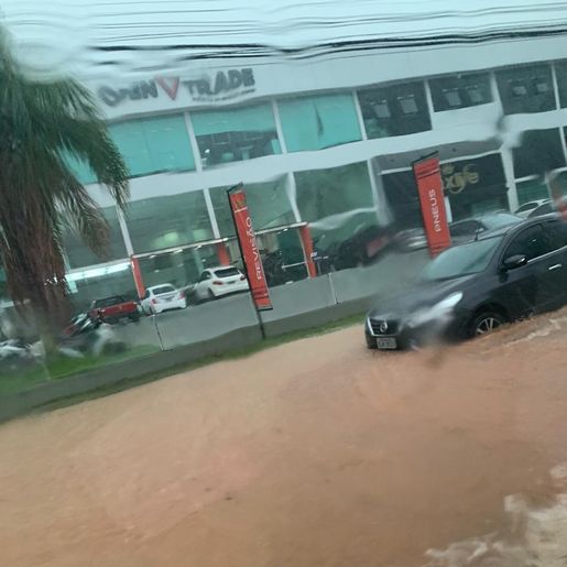 VÍDEO: Empresária de SMOeste registra estragos causados pelo temporal no litoral