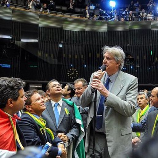 Sérgio Reis convoca manifestação em apoio a Bolsonaro e promete parar o país