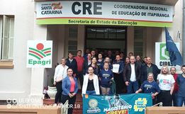 Professores entregam reivindicações na sede da CRE em Itapiranga