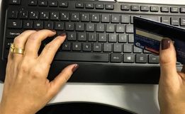 Câmara aprova projeto que limita juros do rotativo do cartão de crédito