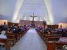 Com igreja cheia, fiéis acompanham celebração de Finados do lado de fora