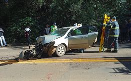 Colisão em árvore deixa feridos na SC-163 em Itapiranga 