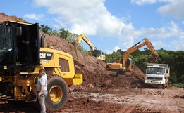 SMO: Terraplanagem é feita para construção de novas casas na Vila Nova