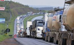 Governo inclui caminhoneiros em grupo prioritário para vacinação