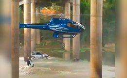 VÍDEO: Helicóptero passa embaixo de ponte em Santa Catarina