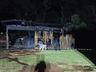 Fogo destrói garagem e área de festa em Campo Erê