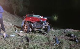 Duas pessoas ficam feridas em capotamento na BR-163