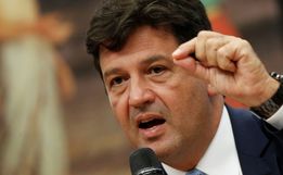 Ministro defende adiar eleições e antecipar formatura de estudantes de medicina