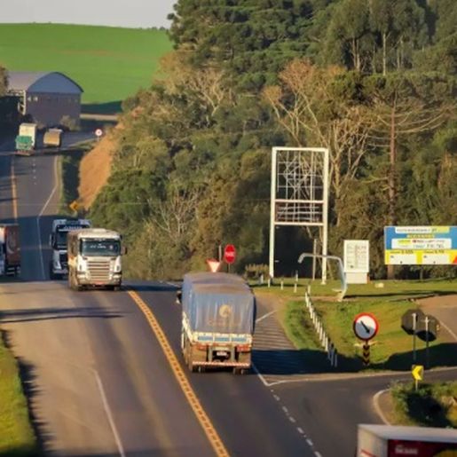 PRF proíbe circulação de veículos pesados em rodovias federais em feriados