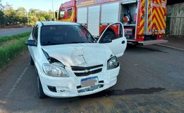Colisão traseira deixa mulher ferida na BR-163