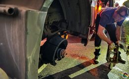 Homem morre após ser atingido por rodado de caminhão na BR-282; vídeo