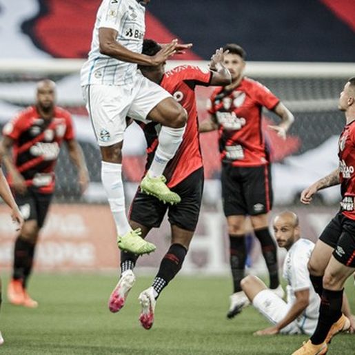 VÍDEO: Com time misto, Grêmio vence o Athletico de virada