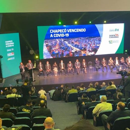 Em Chapecó, Bolsonaro defende tratamento precoce e quer replicar estratégia da cidade
