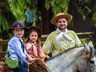 Cavalgada pelas ruas da cidade marca o Dia do Gaúcho em São Miguel do Oeste