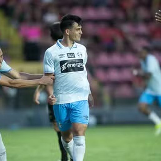 Grêmio vence o já rebaixado Sport e garante vaga na Copa Sul-Americana em 2026