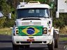 Ao som do Hino Nacional manifestantes realizam parada no trevo da BR-282 