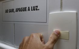 Senado aprova projeto que devolve valores pagos a mais na conta de luz