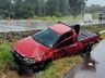 Homem é ejetado do veículo após capotamento na BR-163 em Guarujá do Sul
