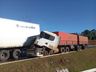Colisão traseira entre dois caminhões bloqueia BR-158, em Cunha Porã