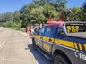 Motorista fica encarcerado após tombamento de carreta na BR-163