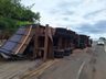 Tombamento de carreta na SC-161 deixa trânsito lento em Romelândia