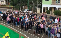 Semana da Pátria 2025 tem início com ato cívico na Praça Municipal em Guarujá do Sul