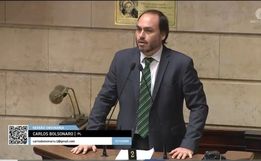 Carlos Bolsonaro renuncia ao cargo de vereador no RJ para disputar eleição em SC
