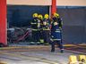 Bombeiros trabalham no rescaldo do incêndio no Super Vipi Center