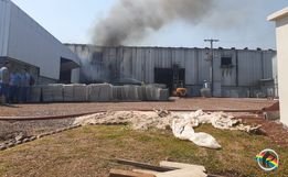 Incêndio atinge empresa Construsui em São João do Oeste