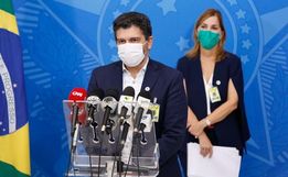 Brasil registra quase 900 mortes por Covid-19 em apenas 24 horas 